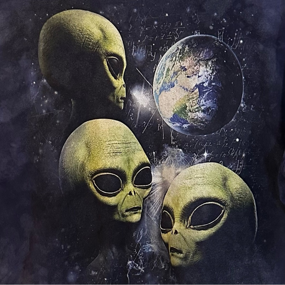 The Mountain XL Alien shirt
